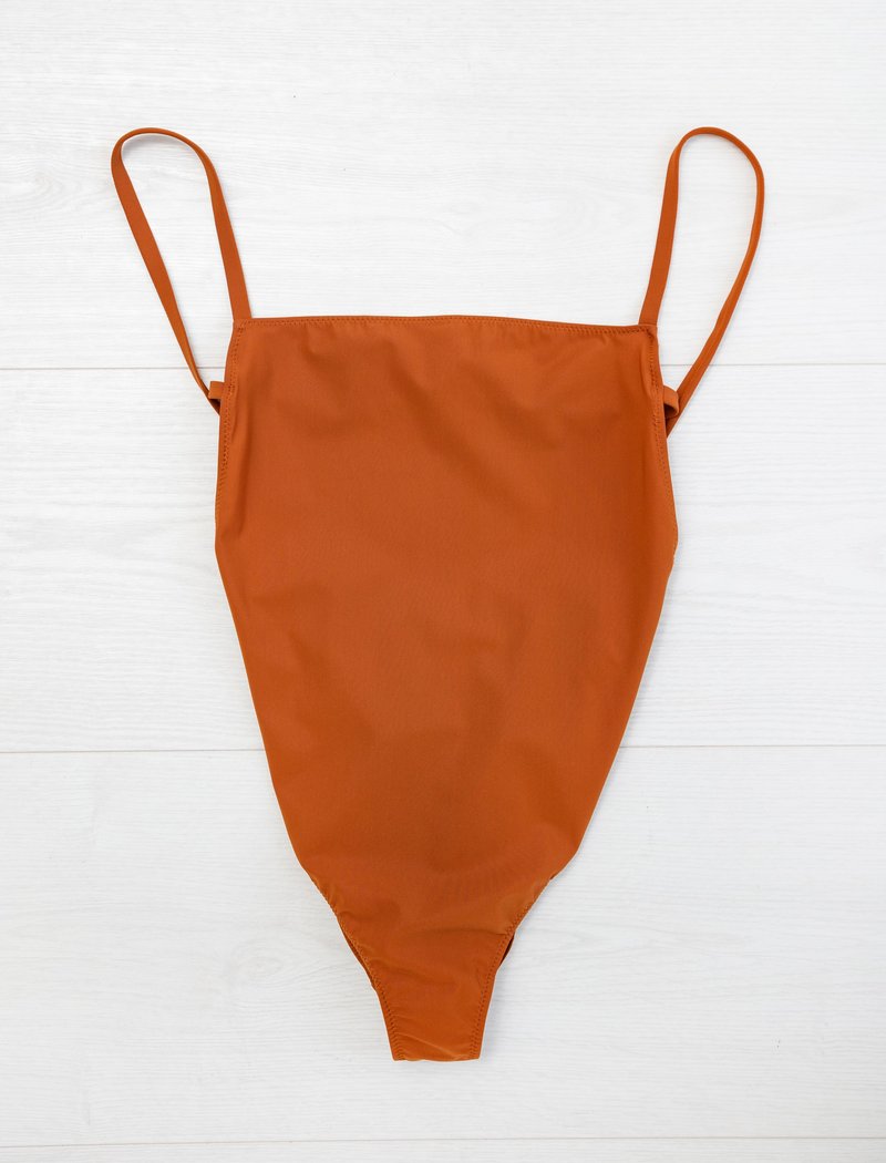 ワンピース水着 LIDO SS25 TRE GEMOETRIC STRAP (TRE TERRACOTTA) LIDO Tre swimsuit | NET-A-PORTER