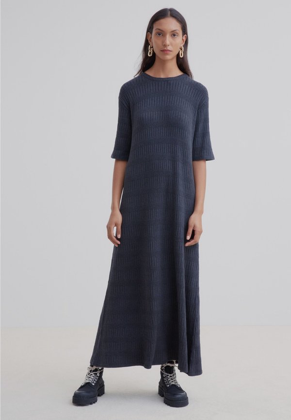 Kowtow Statue Dress Garmentory