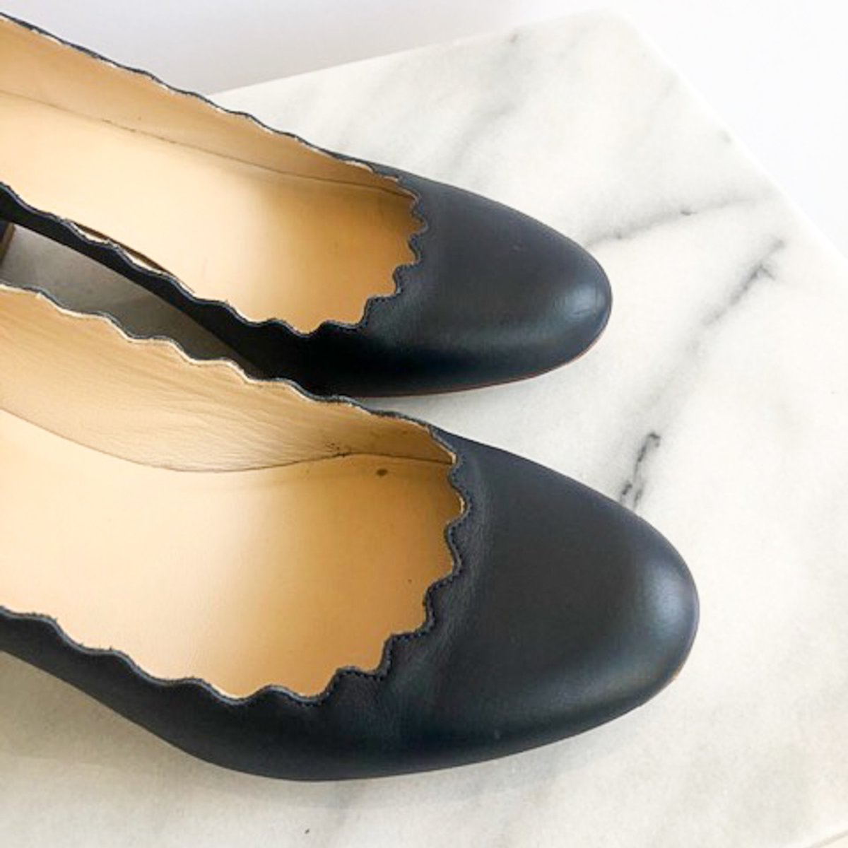 Chloe ブラックレザー Lauren スキャロップトリム ヒール 37 Pre-loved] Chloé Chloe Lauren Pumps - Black | Garmentory