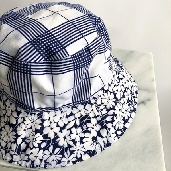 pre-loved] Burberry Bucket Hat - blue/White | Garmentory display picture 2