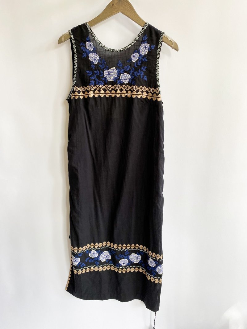 green emerald velvet dress Sol Embroidered Maxi Dress