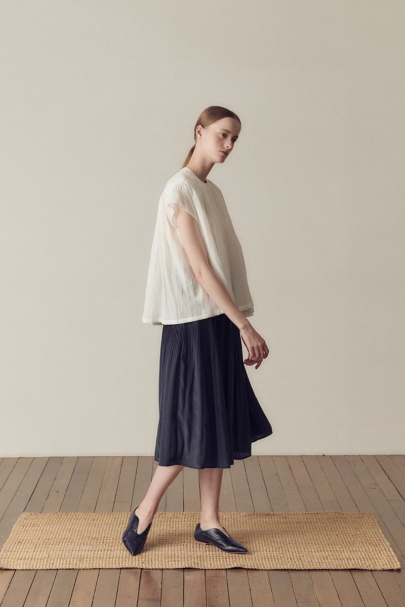 Hidden Forest Market Fortuna Pleats Silky Skirt - Navy