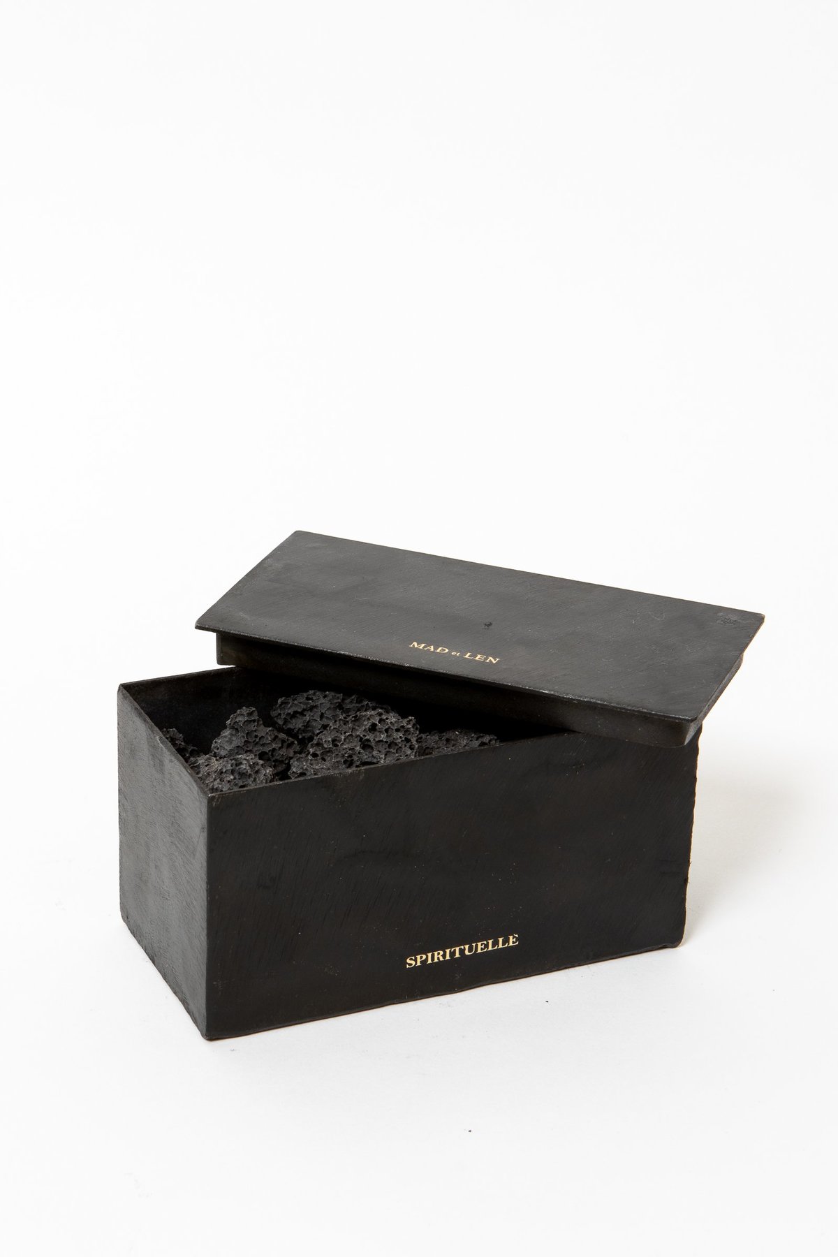 Mad et Len Spirituelle Lava Rock Pot Pourri - Image 1 of 2