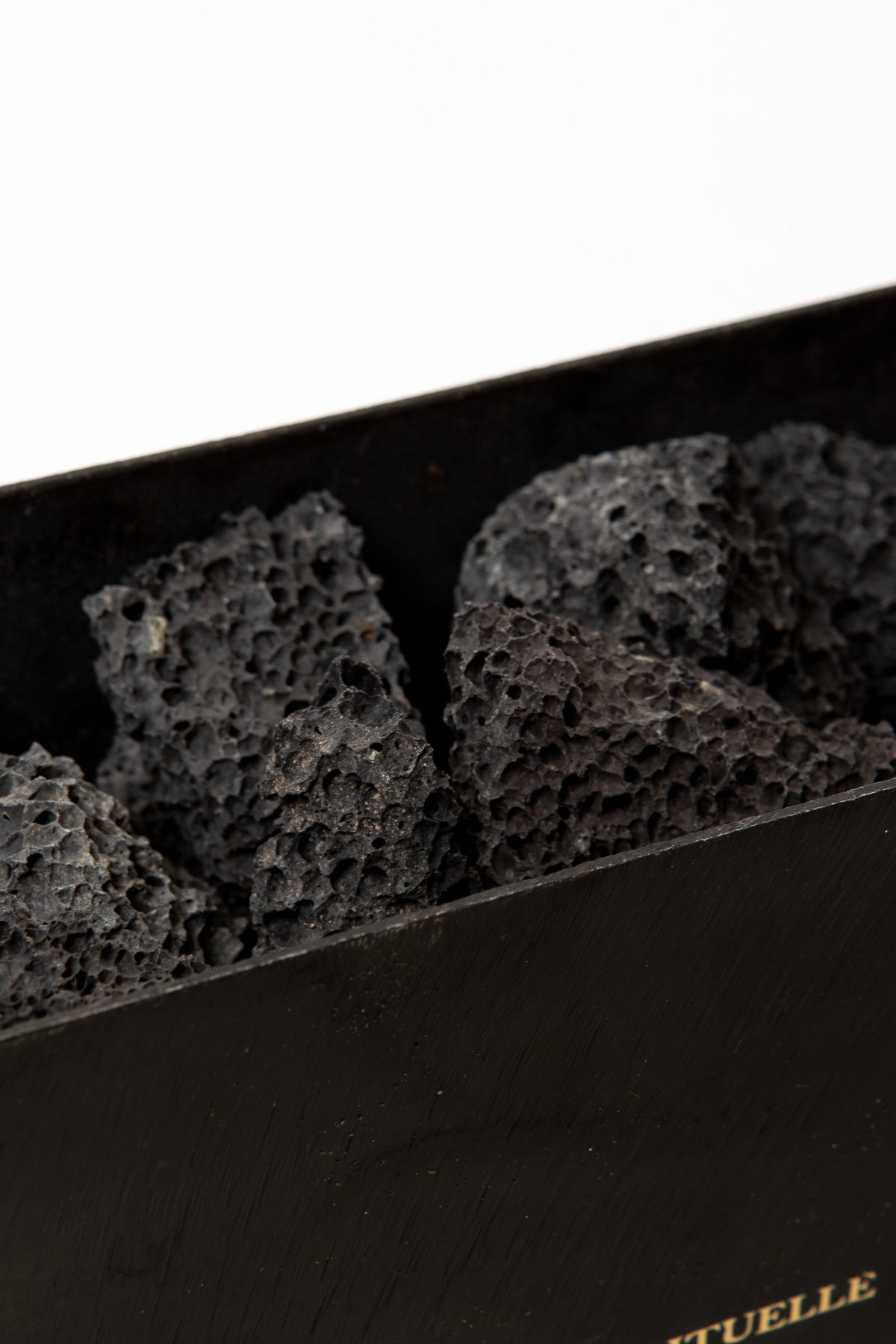 Mad et Len Spirituelle Lava Rock Pot Pourri - Image 2 of 2