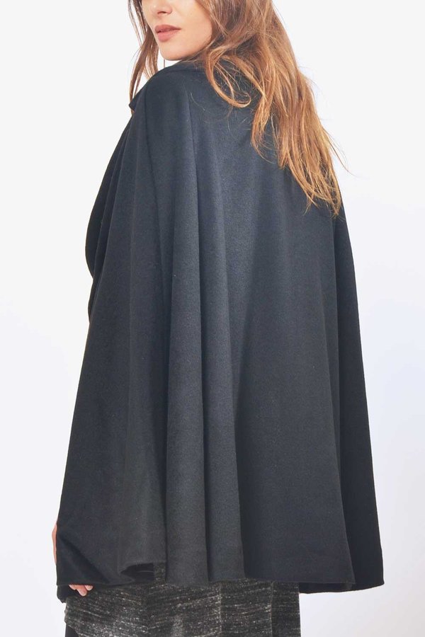 Primary New York Wool Cape 01 - Black Primary New York Wool Cape 01 - Black