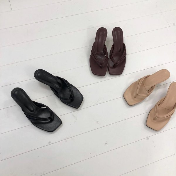 W A N T S Luna Thong Mule (Pre-order) W A N T S Luna Thong Mule (Pre-order)