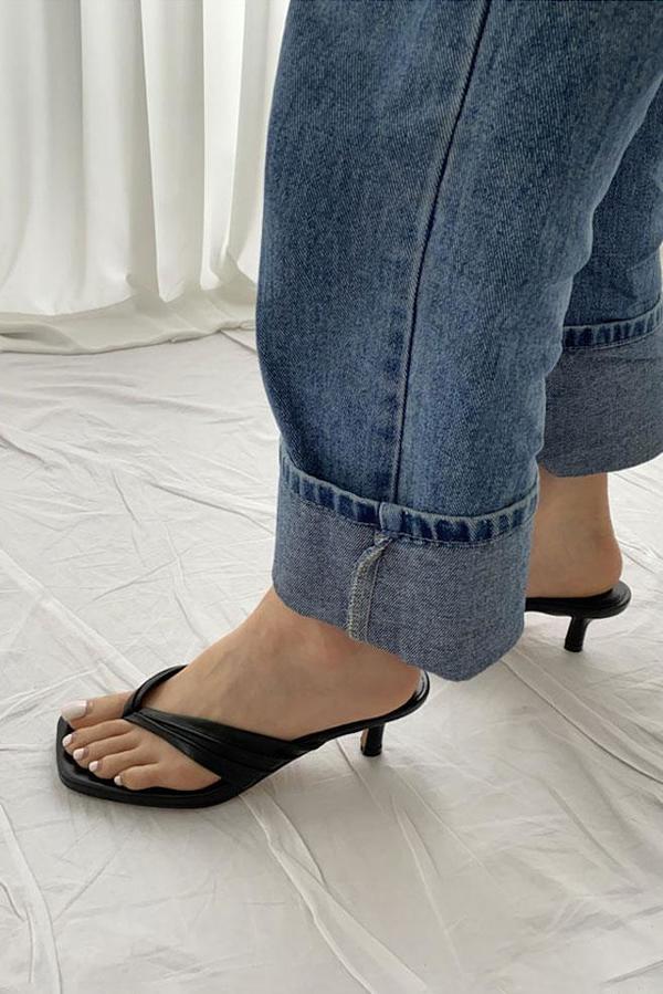 W A N T S Luna Thong Mule (Pre-order) W A N T S Luna Thong Mule (Pre-order)
