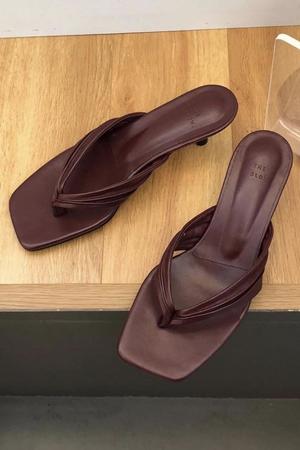 W A N T S Luna Thong Mule (Pre-order) W A N T S Luna Thong Mule (Pre-order)