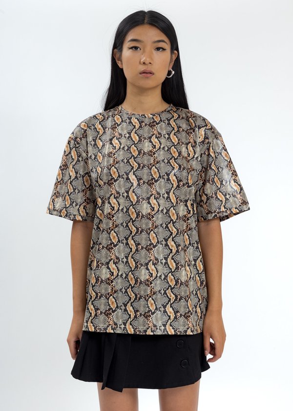 CMMN SWDN Aries T-Shirt - Beige/Black Snake CMMN SWDN Aries T-Shirt - Beige/Black Snake