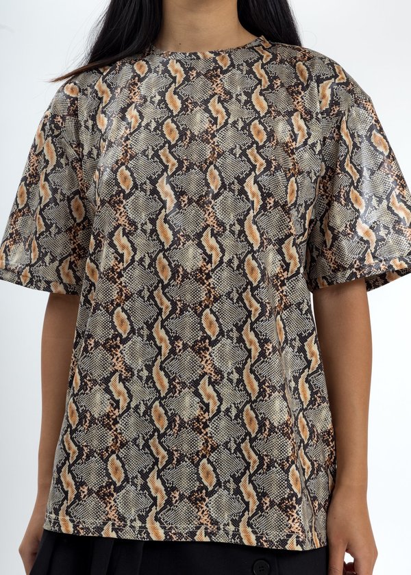 CMMN SWDN Aries T-Shirt - Beige/Black Snake CMMN SWDN Aries T-Shirt - Beige/Black Snake