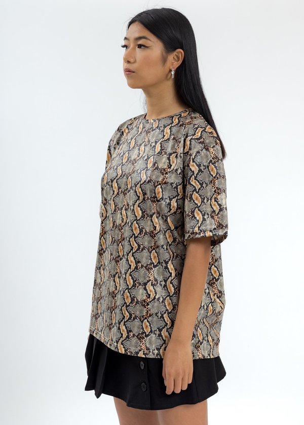 CMMN SWDN Aries T-Shirt - Beige/Black Snake CMMN SWDN Aries T-Shirt - Beige/Black Snake