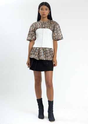 CMMN SWDN Aries T-Shirt - Beige/Black Snake CMMN SWDN Aries T-Shirt - Beige/Black Snake