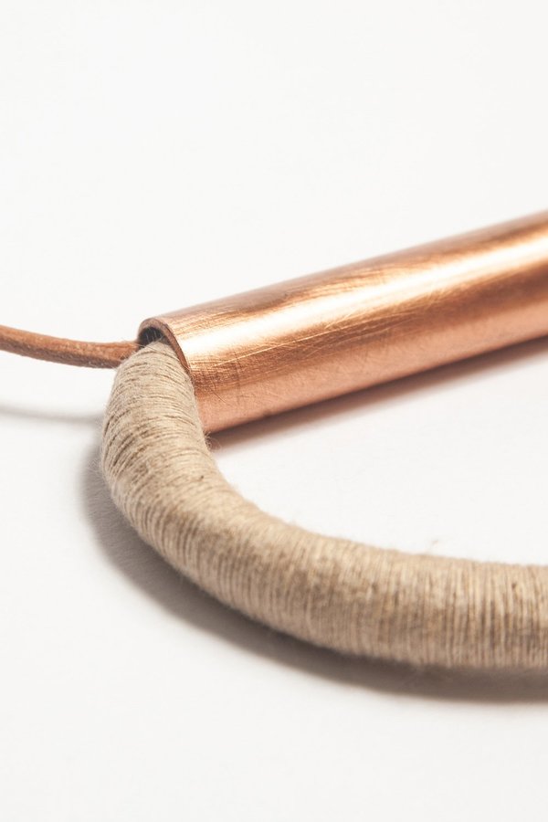 MATERIAL DROPS FIGURE NECKLACE MATERIAL DROPS FIGURE NECKLACE