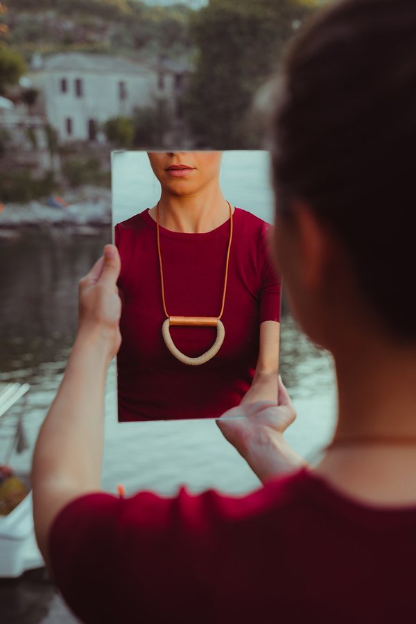 MATERIAL DROPS FIGURE NECKLACE MATERIAL DROPS FIGURE NECKLACE