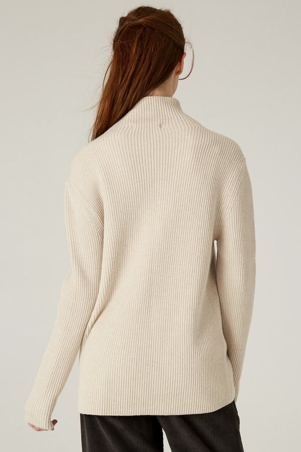 Filosofia KRISTEN MOCKNECK SWEATER - Light Taupe Filosofia KRISTEN MOCKNECK SWEATER - Light Taupe