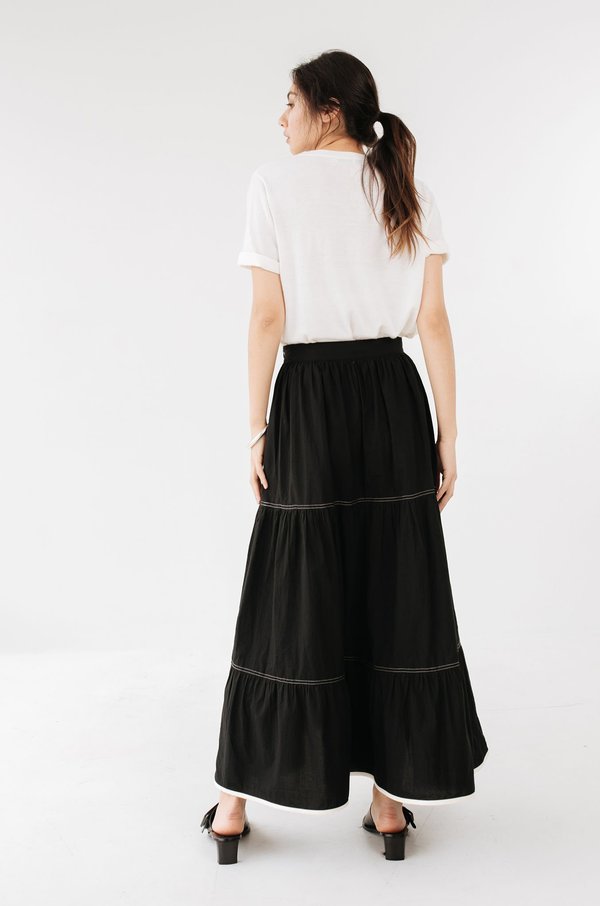 BEFORE MARCH Dusty skirt - Black BEFORE MARCH Dusty skirt - Black