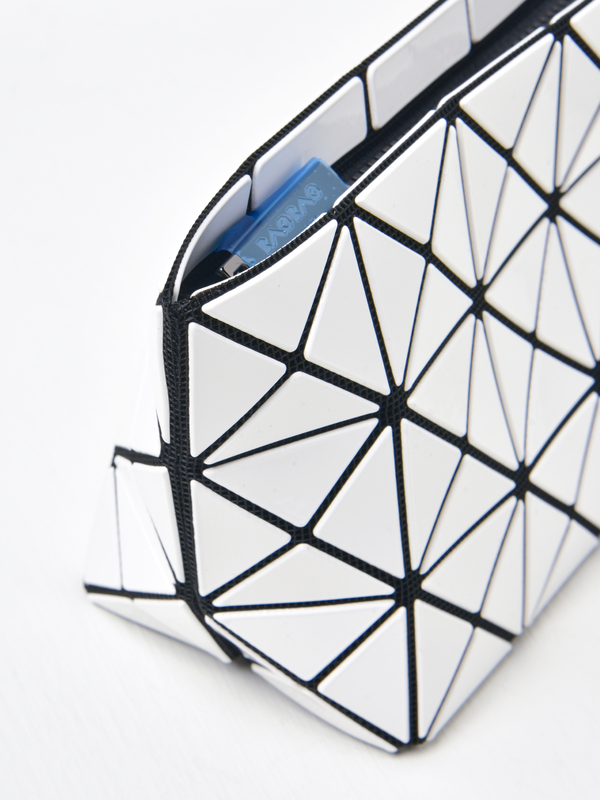 BAO BAO ISSEY MIYAKE PRISM POUCH - White BAO BAO ISSEY MIYAKE PRISM POUCH - White