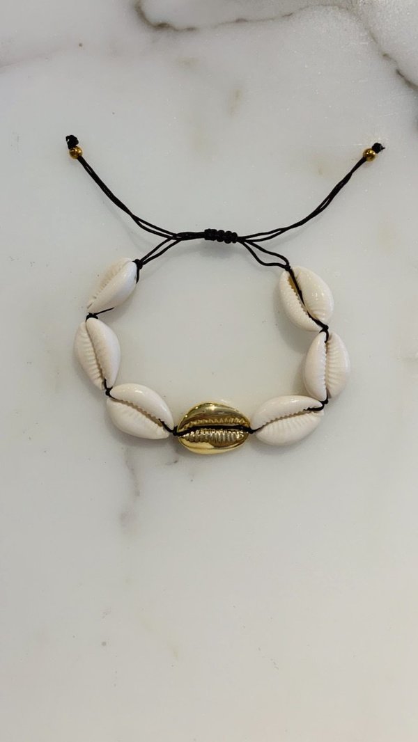 Maison Irem Oahu One Gold Shell Bracelet Maison Irem Oahu One Gold Shell Bracelet