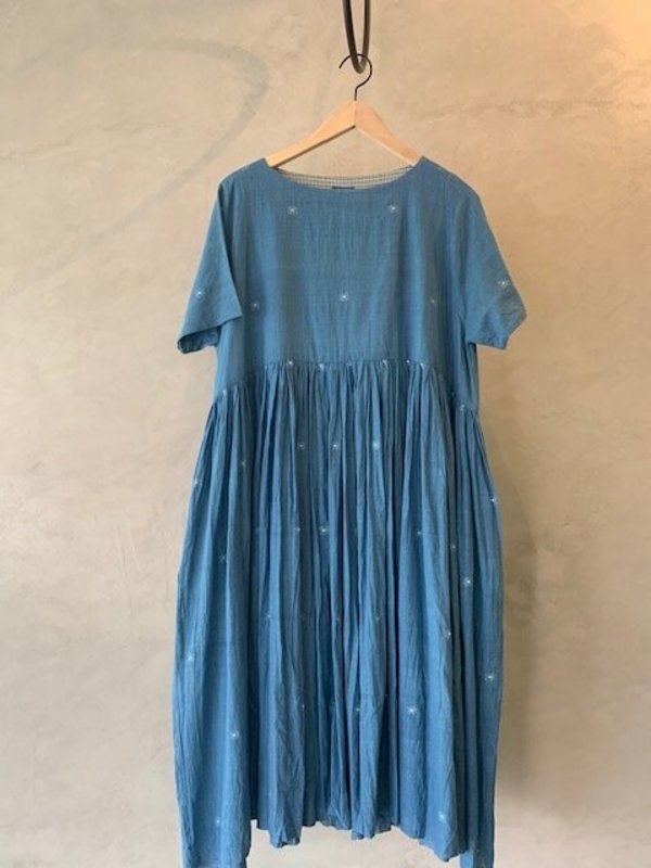 paper cotton fabric dress Paper Cotton Ladies Dress Banarsi Jacquard 3pc Un-Stitched , Cotton Dress Banarsi with Free Neckline