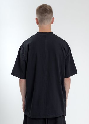 Komakino Loose Fit T-Shirt With Nylon Pocket - Black Komakino Loose Fit T-Shirt With Nylon Pocket - Black