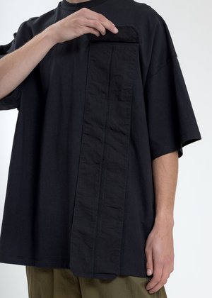 Komakino Oversized T-Shirt With Nylon Pocket - Black Komakino Oversized T-Shirt With Nylon Pocket - Black
