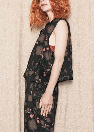 Berenik SHORT SLEEVELESS RAYON BLOUSE - black/rust print Berenik SHORT SLEEVELESS RAYON BLOUSE - black/rust print