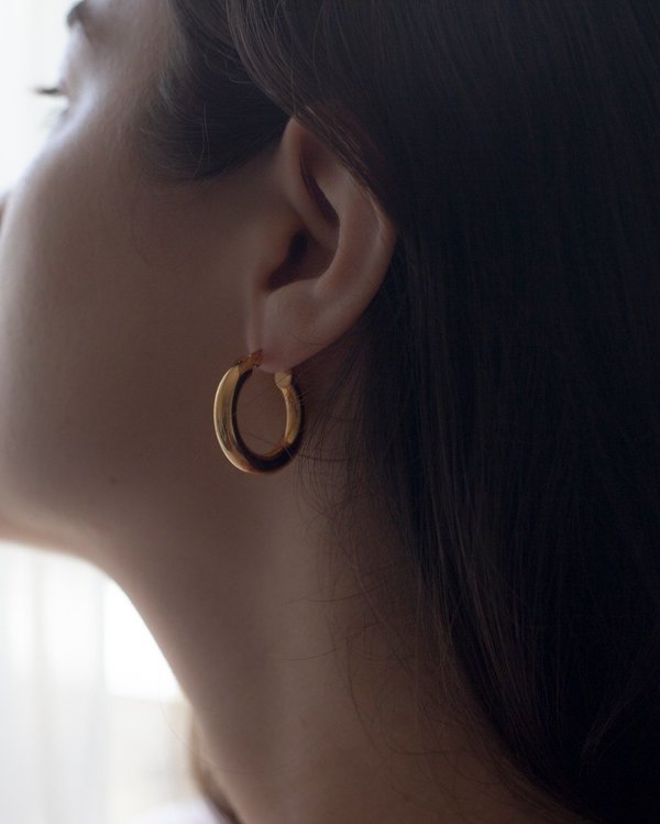 Common Muse Freja Medium Hoop Earring - Gold Common Muse Freja Medium Hoop Earring - Gold