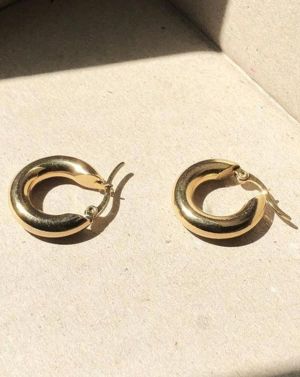 Common Muse Freja Medium Hoop Earring - Gold Common Muse Freja Medium Hoop Earring - Gold