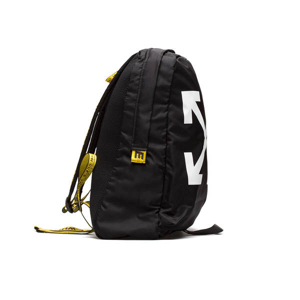 オフホワイト　ARROW EASY BACKPACK　大容量　タグ付き　ブラック OFF-WHITE Easy backpack - Black | Garmentory