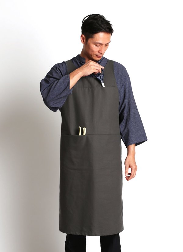 KAAREM Que Upstairs Pocket Apron - Charcoal KAAREM Que Upstairs Pocket Apron - Charcoal