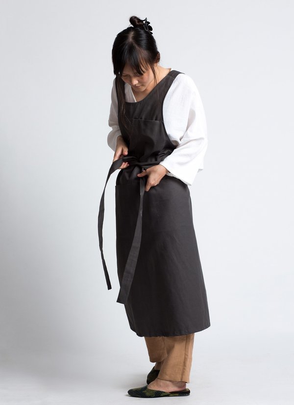 KAAREM Que Upstairs Pocket Apron - Charcoal KAAREM Que Upstairs Pocket Apron - Charcoal