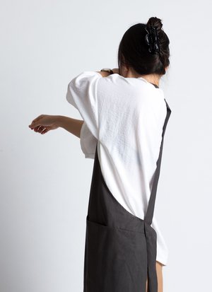 KAAREM Que Upstairs Pocket Apron - Charcoal KAAREM Que Upstairs Pocket Apron - Charcoal