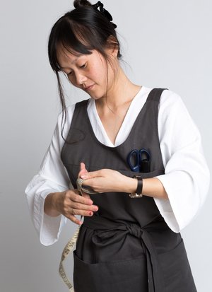 KAAREM Que Upstairs Pocket Apron - Charcoal KAAREM Que Upstairs Pocket Apron - Charcoal