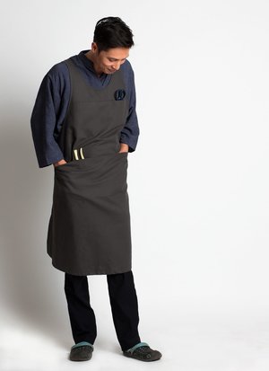 KAAREM Que Upstairs Pocket Apron - Charcoal KAAREM Que Upstairs Pocket Apron - Charcoal