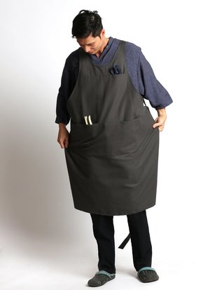 KAAREM Que Upstairs Pocket Apron - Charcoal KAAREM Que Upstairs Pocket Apron - Charcoal