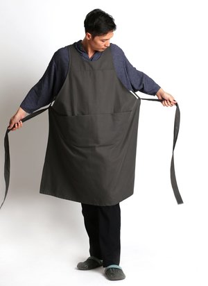 KAAREM Que Upstairs Pocket Apron - Charcoal KAAREM Que Upstairs Pocket Apron - Charcoal