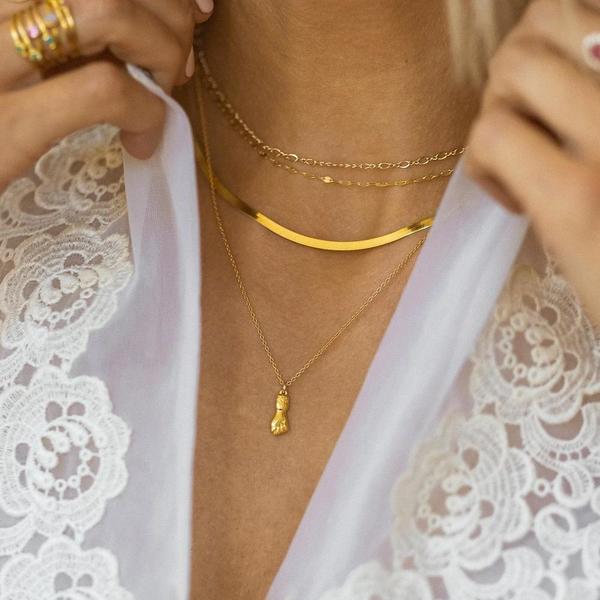 注目！【leah alexandra】海外セレブ愛用★FIGA NECKLACE Leah Alexandra Figa Necklace - Gold | Garmentory