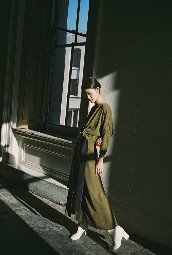 KAMPERETT LEYS DRESS - OLIVE KAMPERETT LEYS DRESS - OLIVE