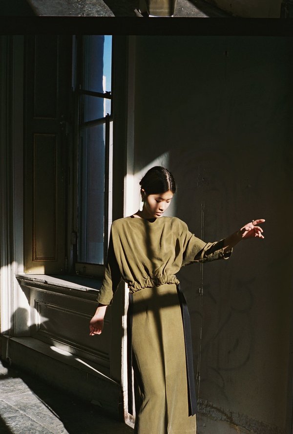 KAMPERETT LEYS DRESS - OLIVE KAMPERETT LEYS DRESS - OLIVE