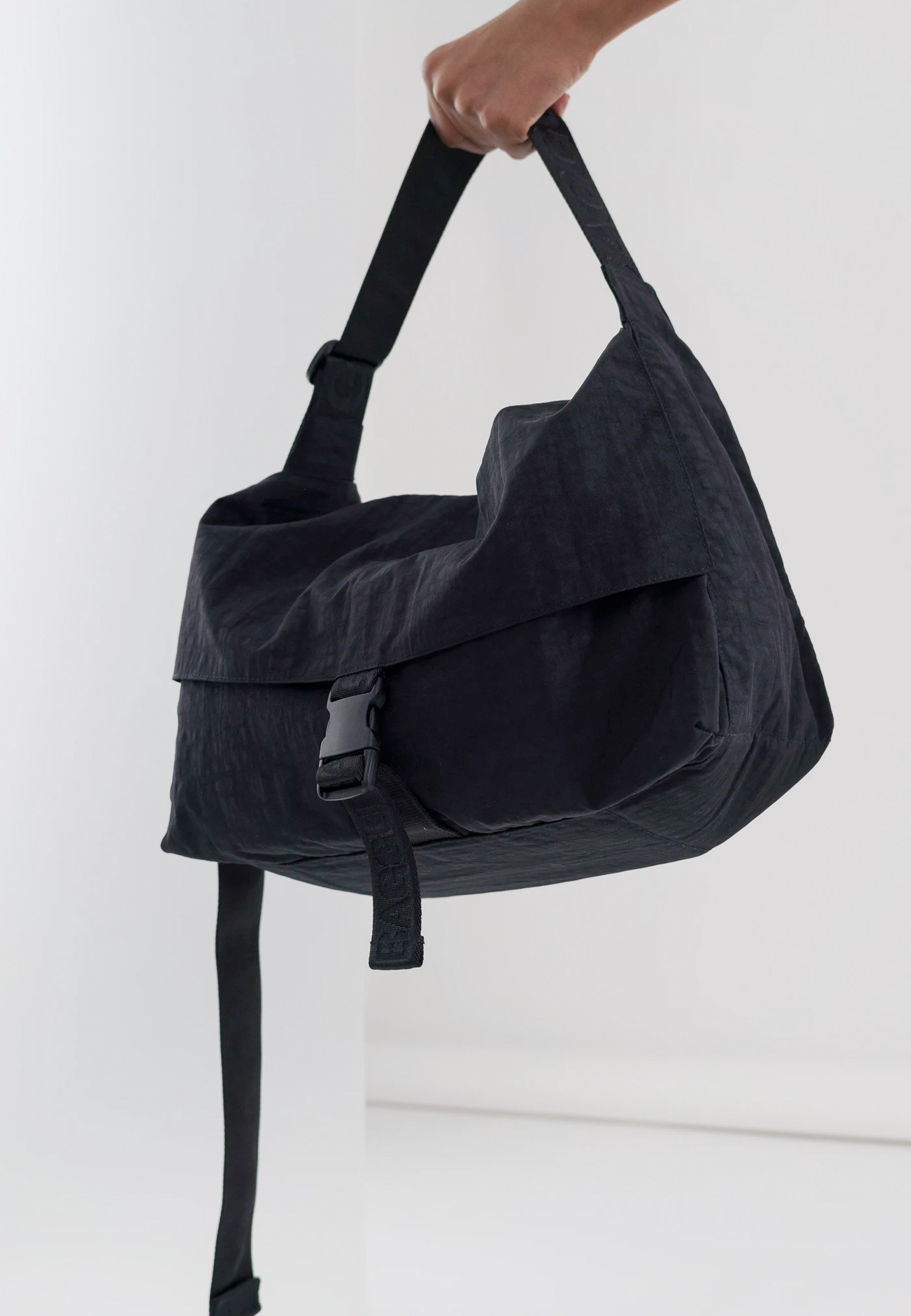 BAGGU Sport Messenger Bag Black Garmentory