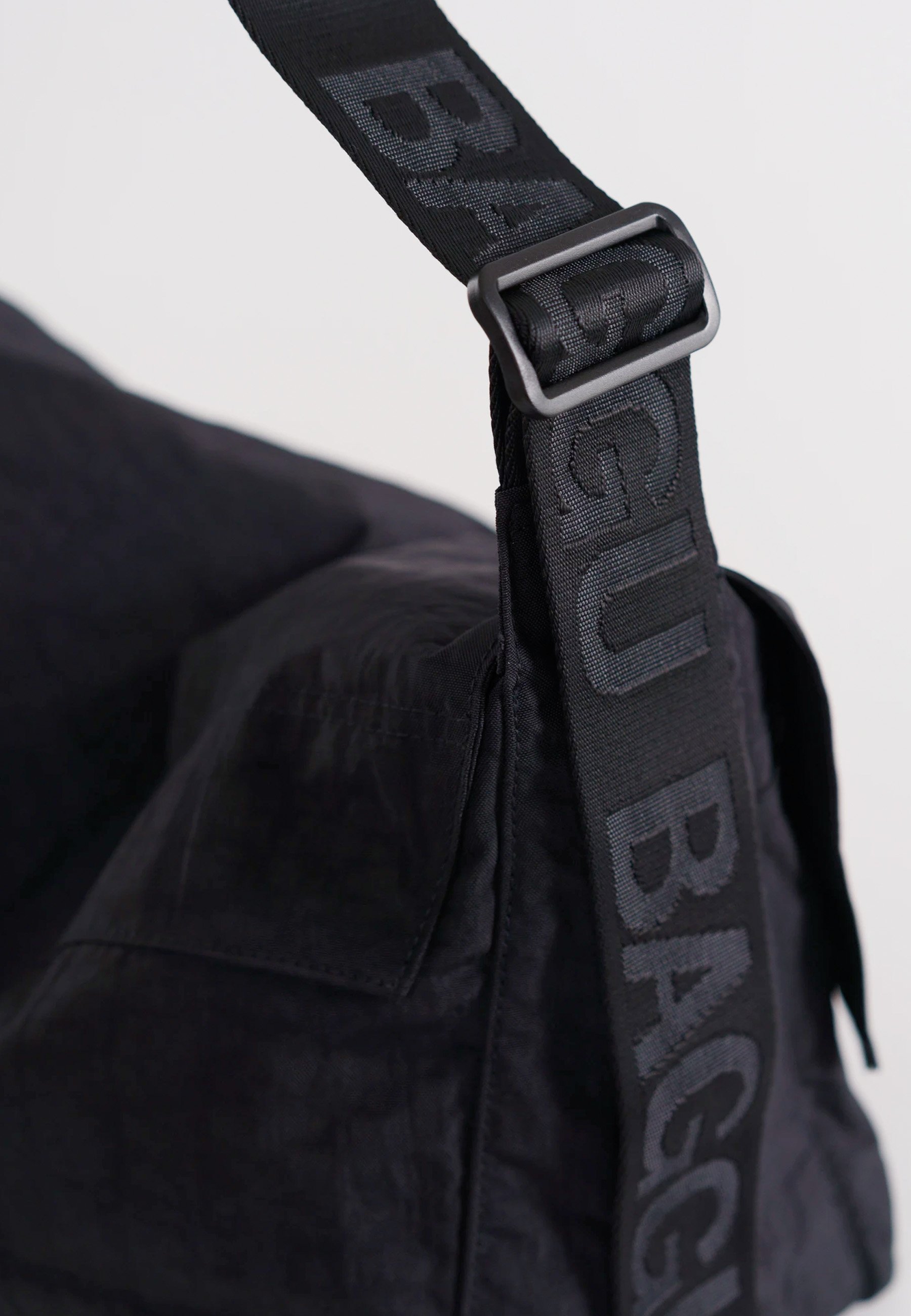 BAGGU Sport Messenger Bag Black Garmentory