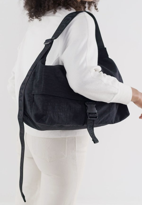 BAGGU Sport Messenger Bag Black Garmentory