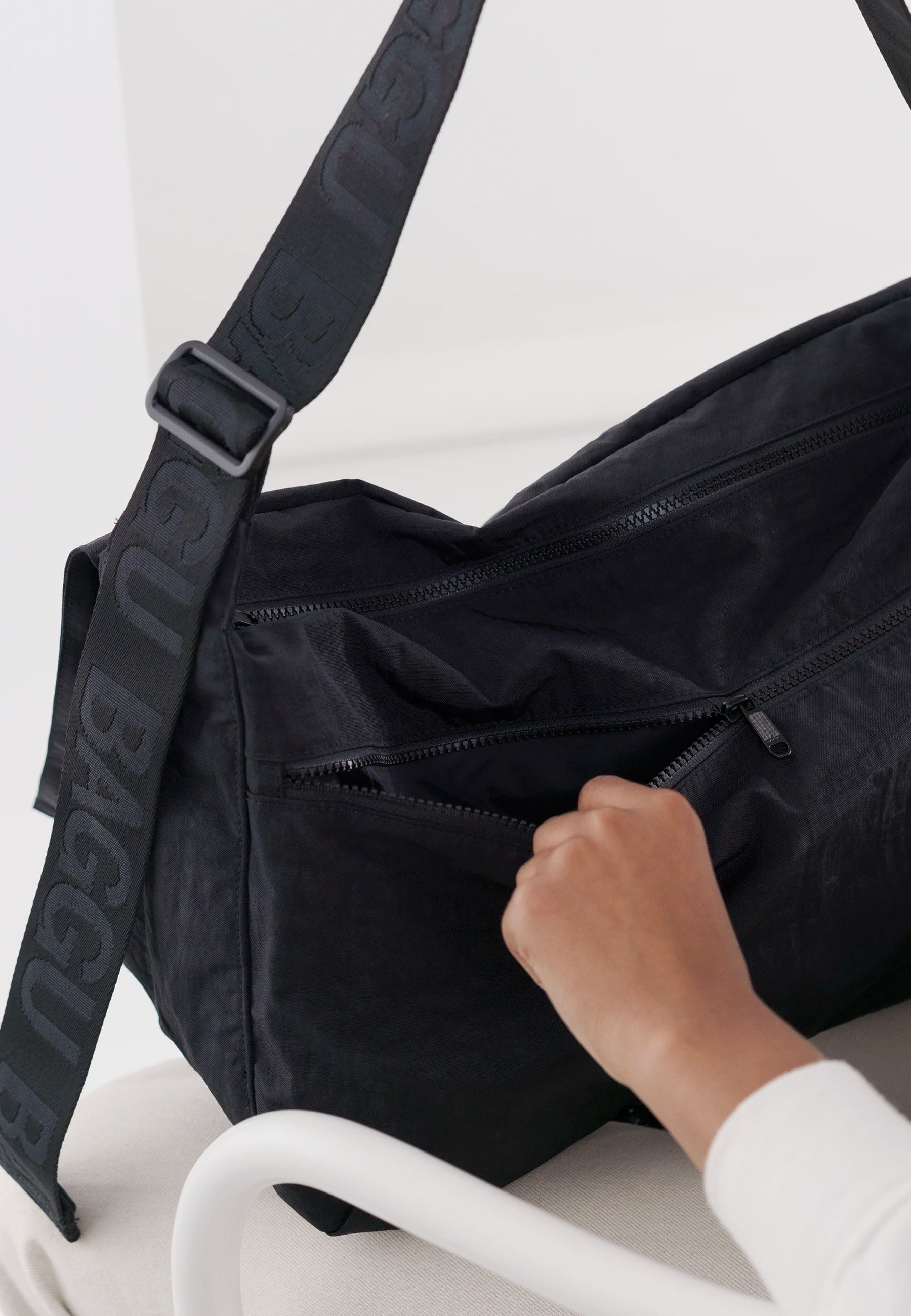 BAGGU Sport Messenger Bag Black Garmentory