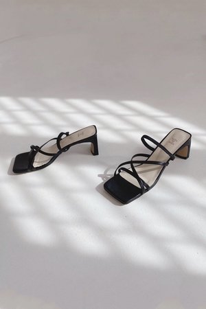 W A N T S Alora Heel W A N T S Alora Heel