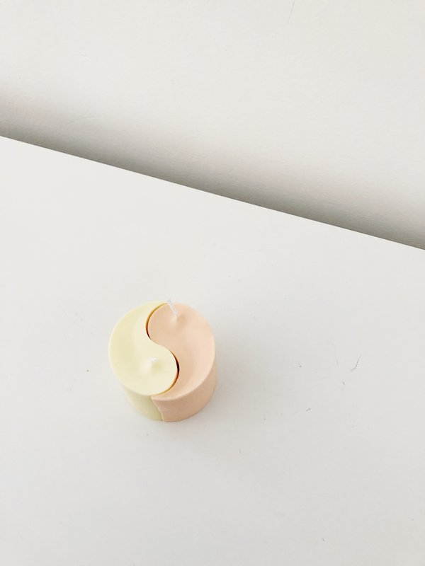 Ri-Ri-Ku YIN YANG CANDLE - PEACH/YELLOW Ri-Ri-Ku YIN YANG CANDLE - PEACH/YELLOW