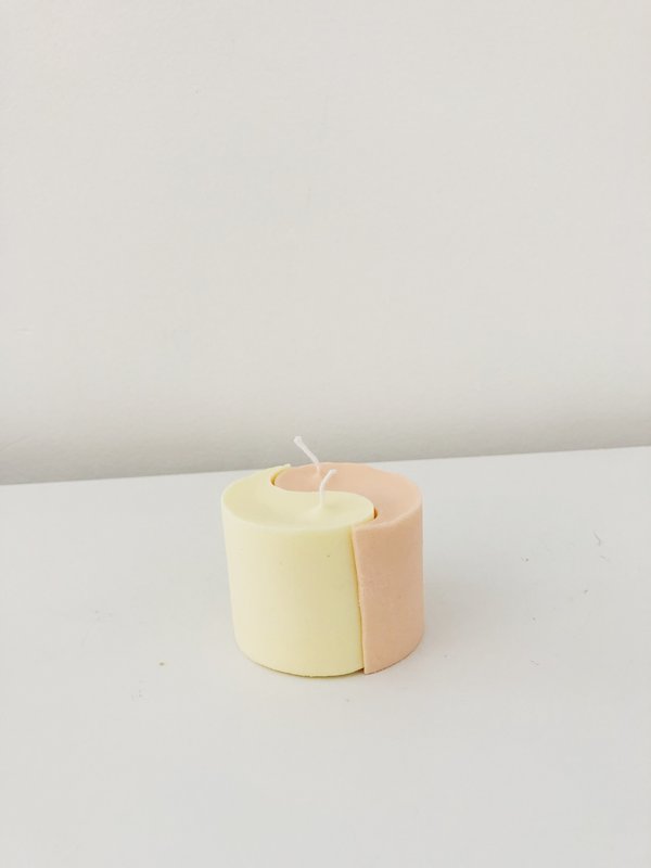 Ri-Ri-Ku YIN YANG CANDLE - PEACH/YELLOW Ri-Ri-Ku YIN YANG CANDLE - PEACH/YELLOW