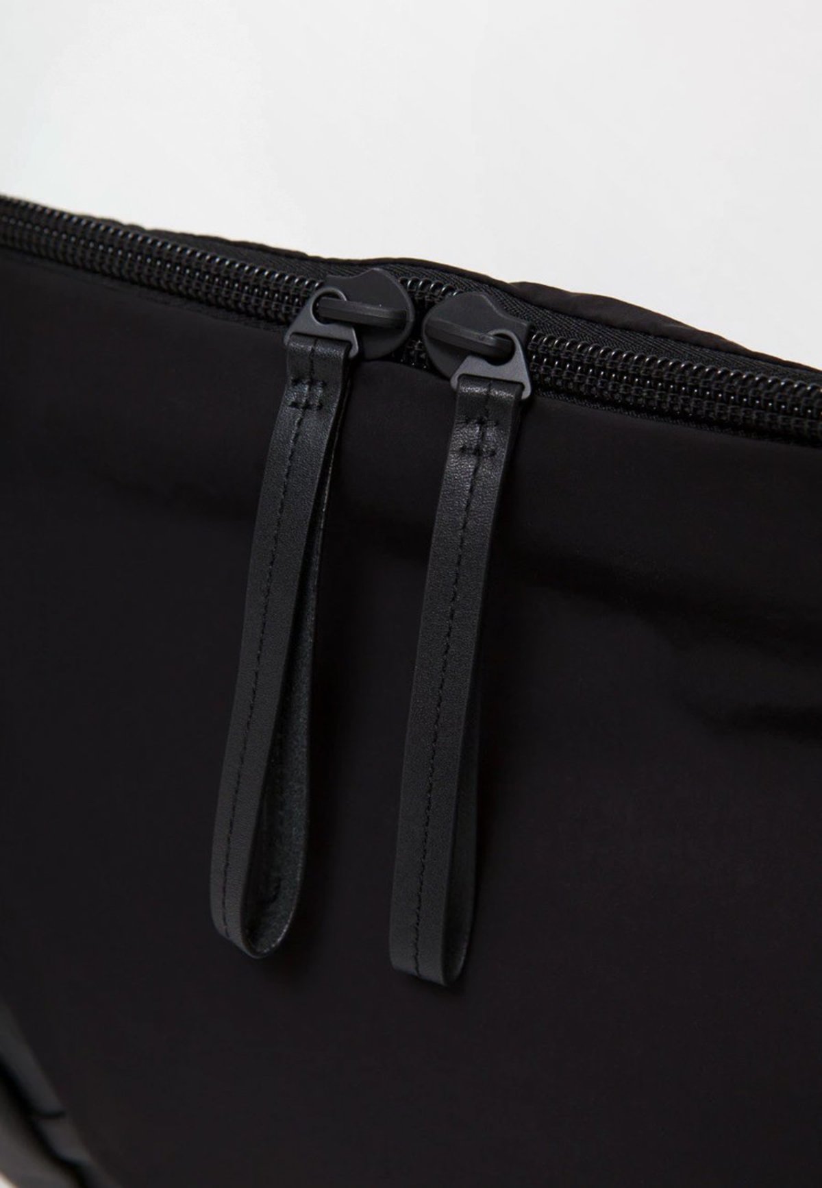 バッグ Cote&Ciel Oder-Spree Memorytech Cote & Ciel Oder-Spree Memory Tech Messenger Bag | Black