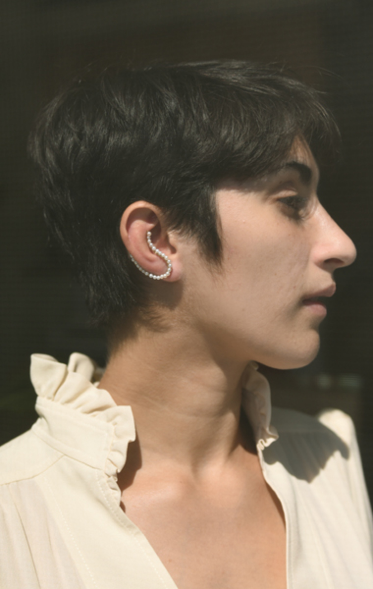 Beatriz Palacios Curved Pearl Earring - Gold Vermeil/Freshwater Pearl - Image 1 of 3