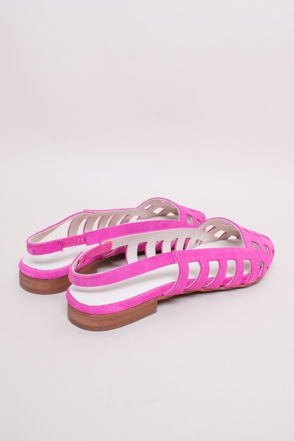 "INTENTIONALLY __________." Sienna Flat "INTENTIONALLY __________." Sienna Flat