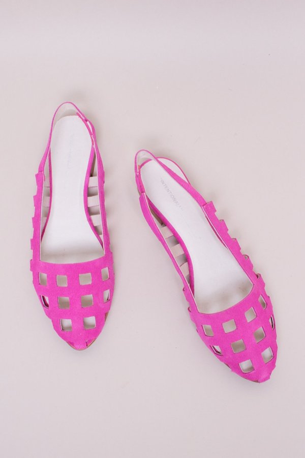"INTENTIONALLY __________." Sienna Flat "INTENTIONALLY __________." Sienna Flat